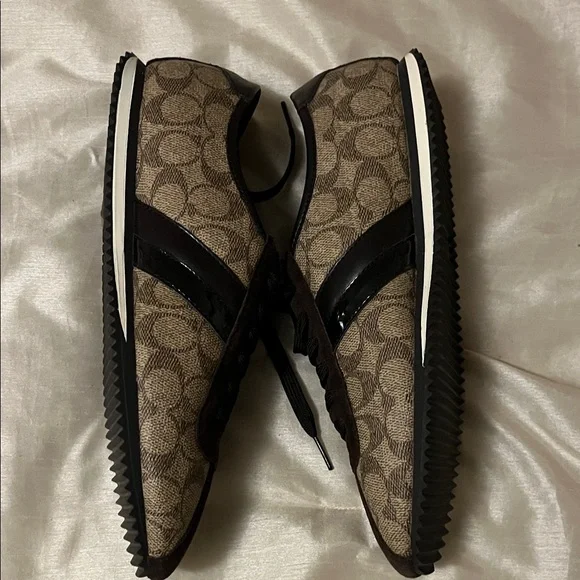 COACH Women's Stylish Brown and Black Shoes - Picture 7 of 12